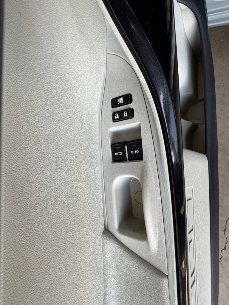 Used 2014 Scion iQ 10 Series FWD image 18