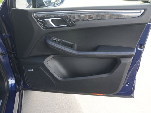 Certified 2025 Porsche Macan S image 24