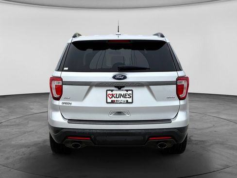 Used 2018 Ford Explorer XLT w/ XLT Appearance Package AWD/4WD image 8