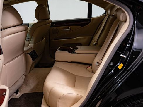 Used 2011 Lexus LS 460 AWD w/ Luxury Value Edition image 43