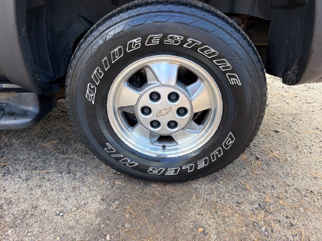Used 2003 Chevrolet Suburban LT w/ LT Preferred Equipment Group AWD/4WD image 28