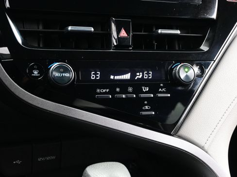 Used 2022 Toyota Camry LE FWD image 19