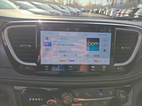 New 2026 Chrysler Pacifica Select image 6