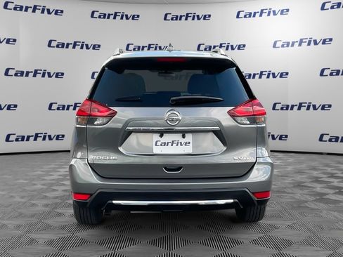 Used 2018 Nissan Rogue SV w/ Sun & Sound Touring Package AWD/4WD image 4