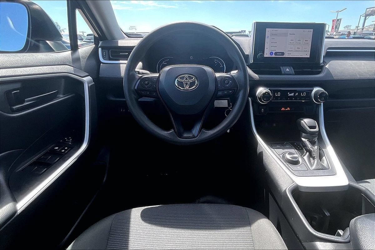 Used 2024 Toyota RAV4 LE AWD/4WD image 10