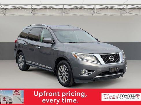 Used 2016 Nissan Pathfinder SL image 2