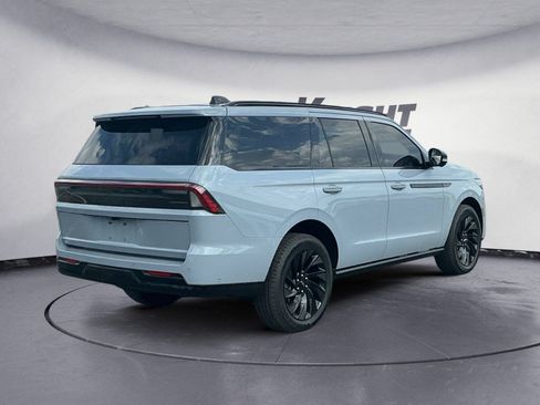 Certified 2025 Lincoln Navigator Reserve w/ Jet Appearance Package AWD/4WD image 5