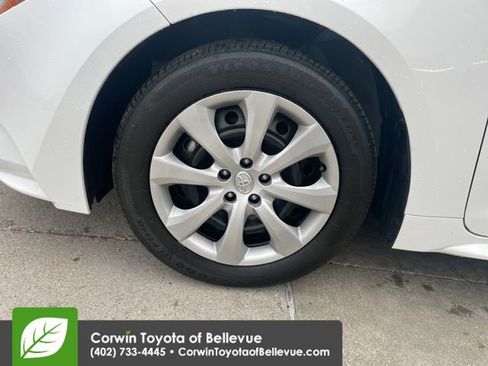 Used 2025 Toyota Corolla LE FWD image 27