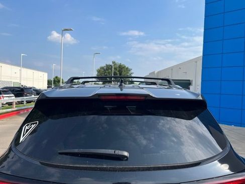 Used 2024 Toyota Highlander XLE AWD/4WD image 4
