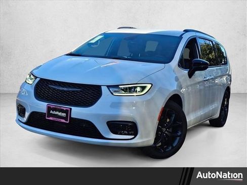 New 2026 Chrysler Pacifica Select image 1