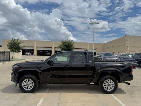 Used 2026 Toyota Tacoma SR5 AWD/4WD image 7