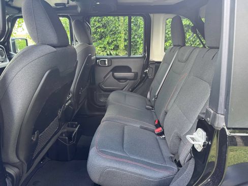 Used 2025 Jeep Wrangler Unlimited Rubicon AWD/4WD image 24