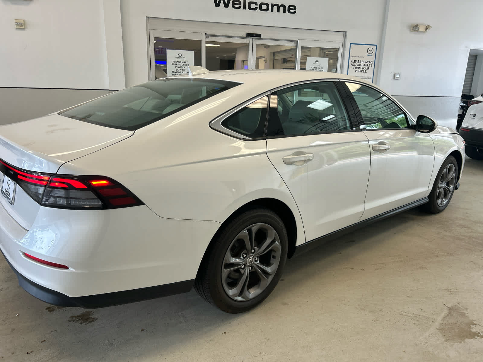 Used 2023 Honda Accord EX image 3