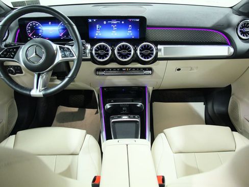 Certified 2025 Mercedes-Benz GLB 250 4MATIC image 21