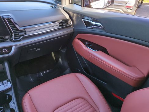 Certified 2023 Kia Sportage SX image 17