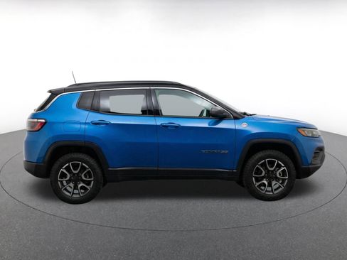 Used 2025 Jeep Compass Trailhawk w/ Trailer Tow Group AWD/4WD image 11
