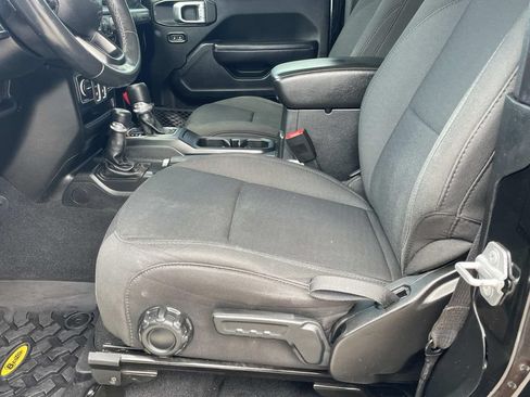 Used 2019 Jeep Wrangler Sport AWD/4WD image 12