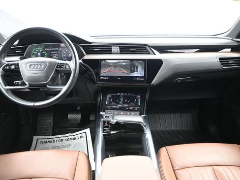 Used 2022 Audi e-tron Premium w/ Convenience Plus Package AWD/4WD image 28