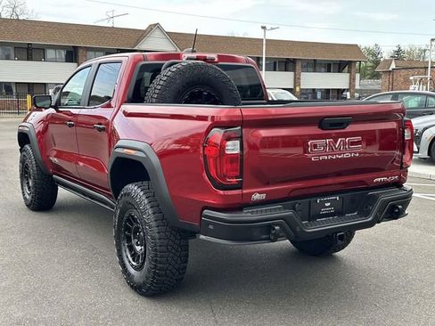 Used 2025 GMC Canyon AT4 w/ AT4X AEV Edition AWD/4WD image 8