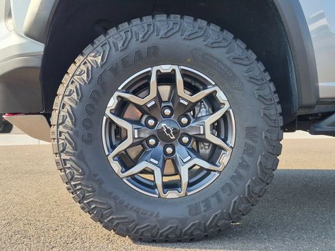 Used 2026 Chevrolet Colorado ZR2 w/ Technology Package AWD/4WD image 25