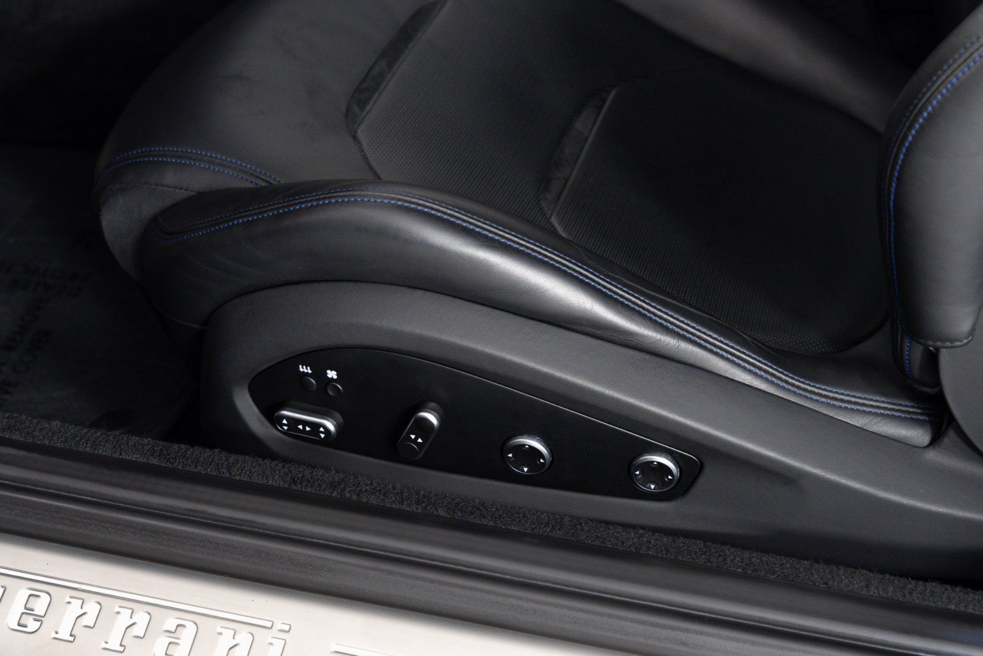 Used 2019 Ferrari GTC4Lusso T RWD image 31