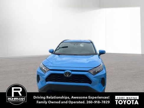 Used 2019 Toyota RAV4 LE w/ Carpet Mat Package image 1