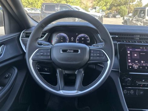 New 2025 Jeep Grand Cherokee Laredo X image 11