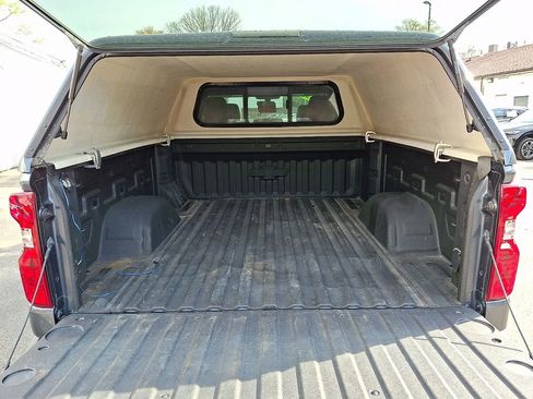 Used 2022 Chevrolet Silverado 1500 LT w/ Z71 Off-Road Package AWD/4WD image 28