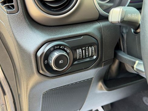 Used 2018 Jeep Wrangler Unlimited Sport S AWD/4WD image 18