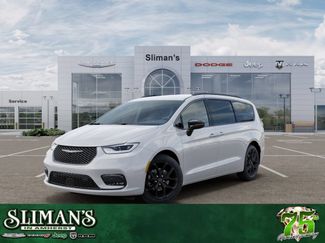 New 2026 Chrysler Pacifica Select w/ S Appearance Package FWD video 1