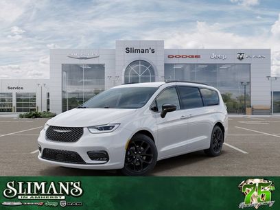New 2026 Chrysler Pacifica Select w/ S Appearance Package