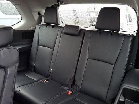 Used 2024 Toyota Grand Highlander AWD image 9