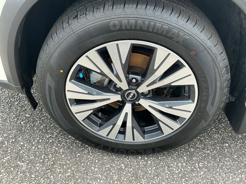 Certified 2023 Nissan Rogue SV w/ SV Premium B Package FWD image 10