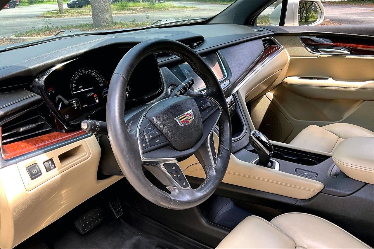 Used 2017 Cadillac XT5 Luxury w/ Driver Awareness Package FWD image 14