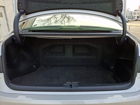 Used 2016 Lexus ES 300h image 33