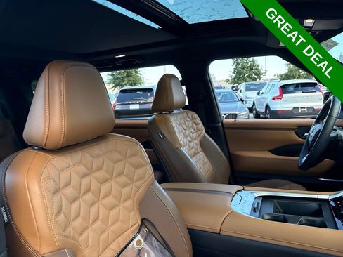 Used 2025 Nissan Armada Platinum Reserve AWD/4WD image 14