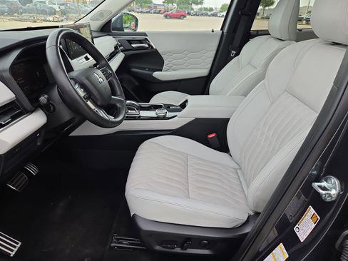 Used 2025 Mitsubishi Outlander SEL FWD image 16