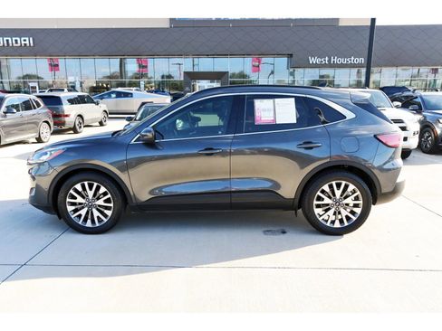 Used 2020 Ford Escape Titanium image 5