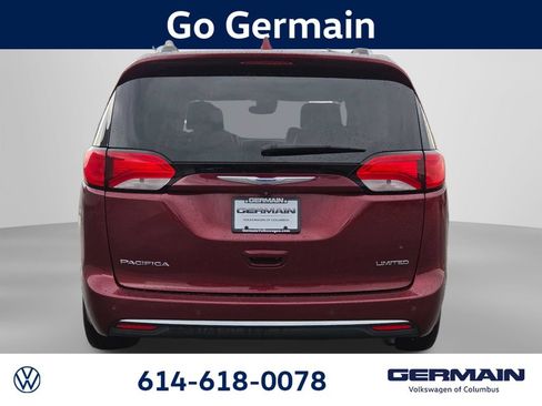 Used 2018 Chrysler Pacifica Limited w/ Tire & Wheel Group FWD image 10