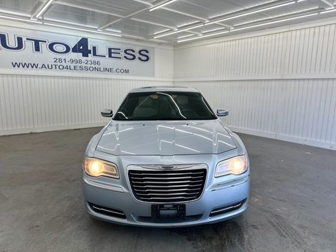 Used 2013 Chrysler 300 Motown image 2
