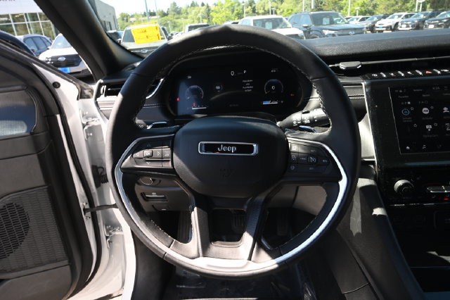 Used 2024 Jeep Grand Cherokee Altitude AWD/4WD image 4