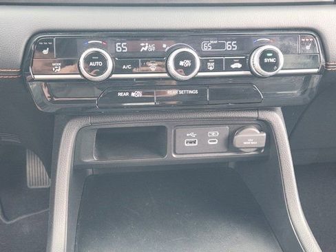 Used 2025 Honda Pilot Sport image 21