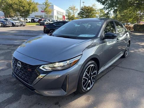 New 2025 Nissan Sentra SR image 3