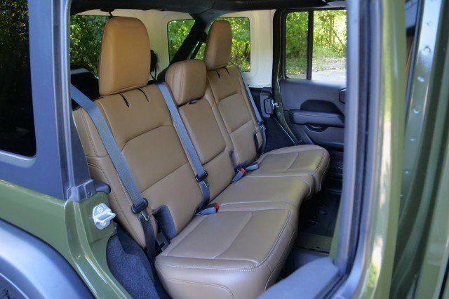 Used 2021 Jeep Wrangler Unlimited Rubicon AWD/4WD image 30