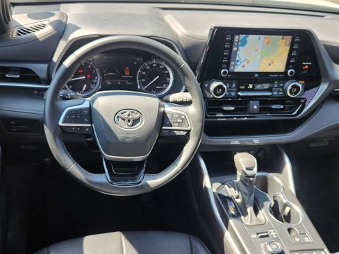 Used 2022 Toyota Highlander XSE AWD/4WD image 9