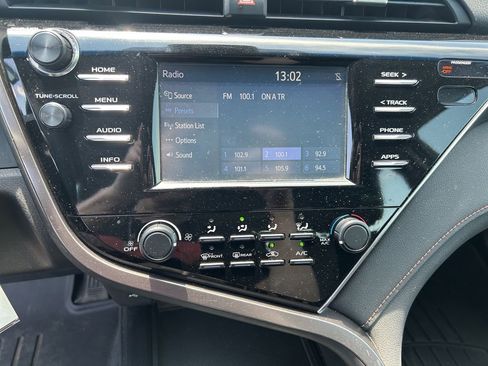 Used 2018 Toyota Camry LE FWD image 25