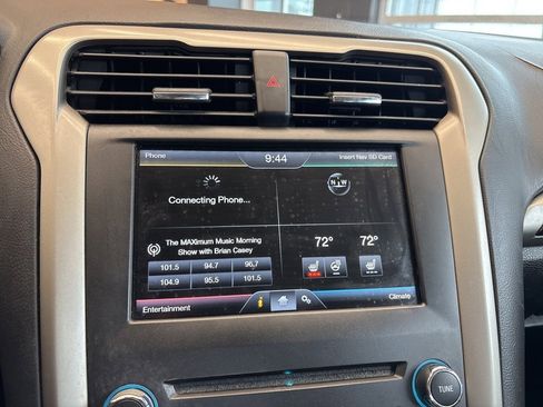 Used 2015 Ford Fusion SE w/ Equipment Group 202A image 25