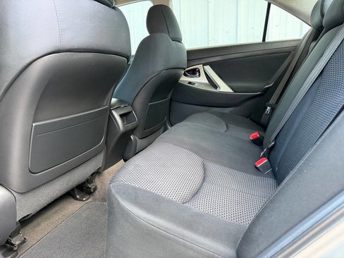 Used 2010 Toyota Camry SE FWD image 17