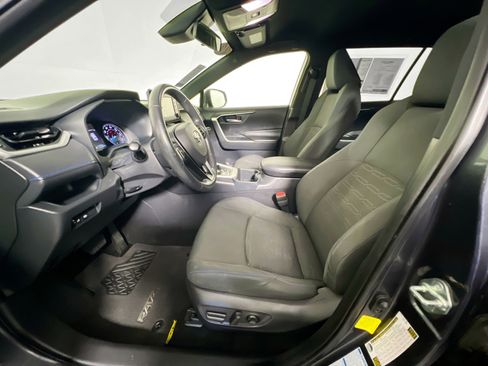 Used 2022 Toyota RAV4 SE image 14