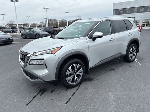 Used 2022 Nissan Rogue SV w/ SV Premium Package image 16